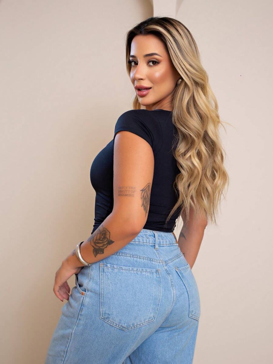 Blusa Feminina Básica Decote Quadrado Manga Curta Baby Look Moda Casual Versátil Blogueira Em Alta Gringa