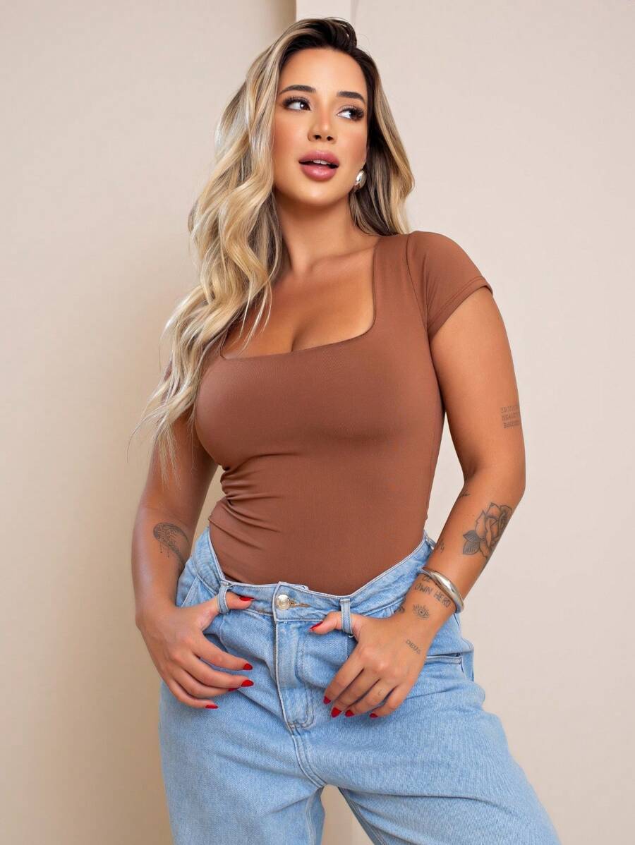 Blusa Feminina Básica Decote Quadrado Manga Curta Baby Look Moda Casual Versátil Blogueira Em Alta Gringa