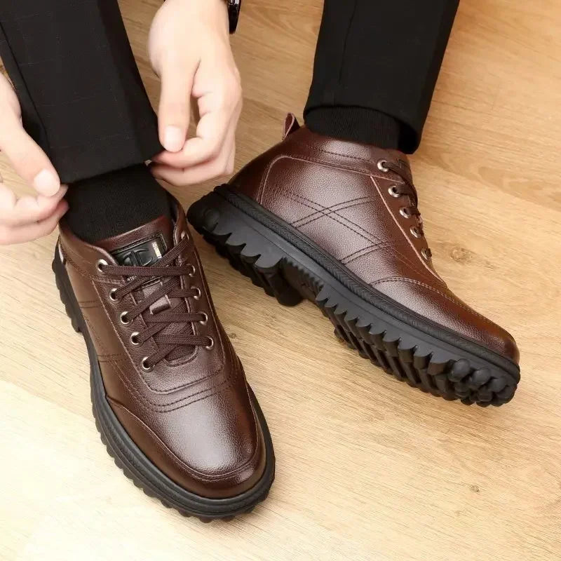 Bota Masculina em Couro Acolchoada Valezinni VZ100
