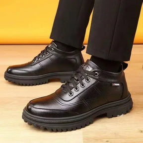 Bota Masculina em Couro Acolchoada Valezinni VZ100