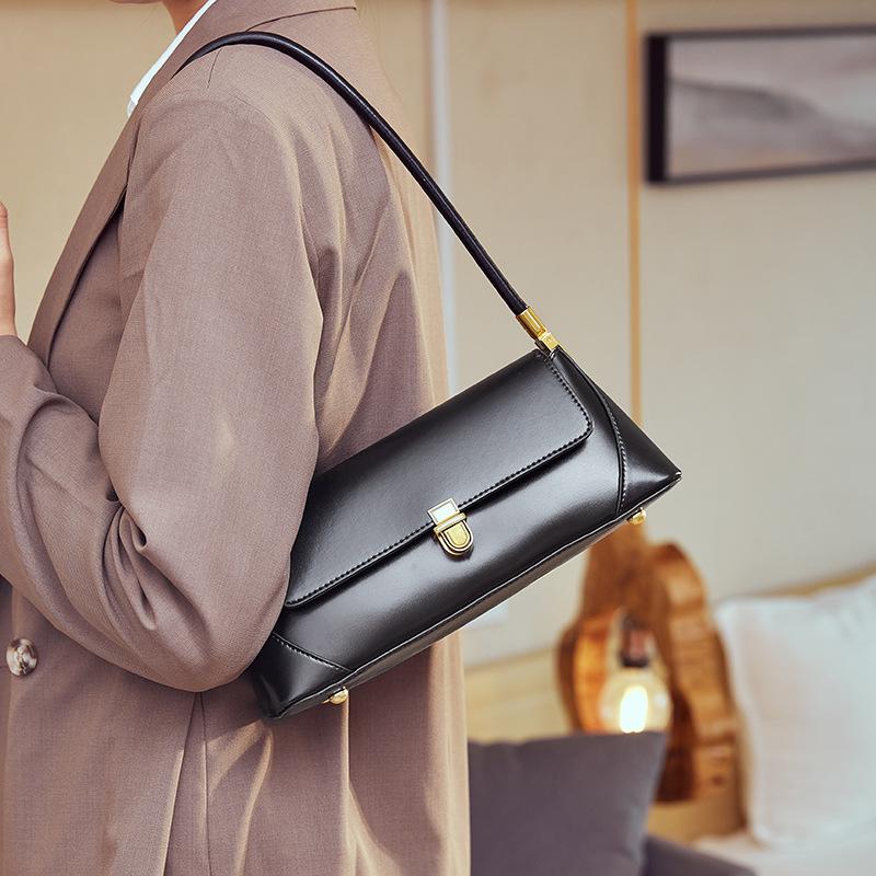 Bolsa Clutch Baguette Lorenza