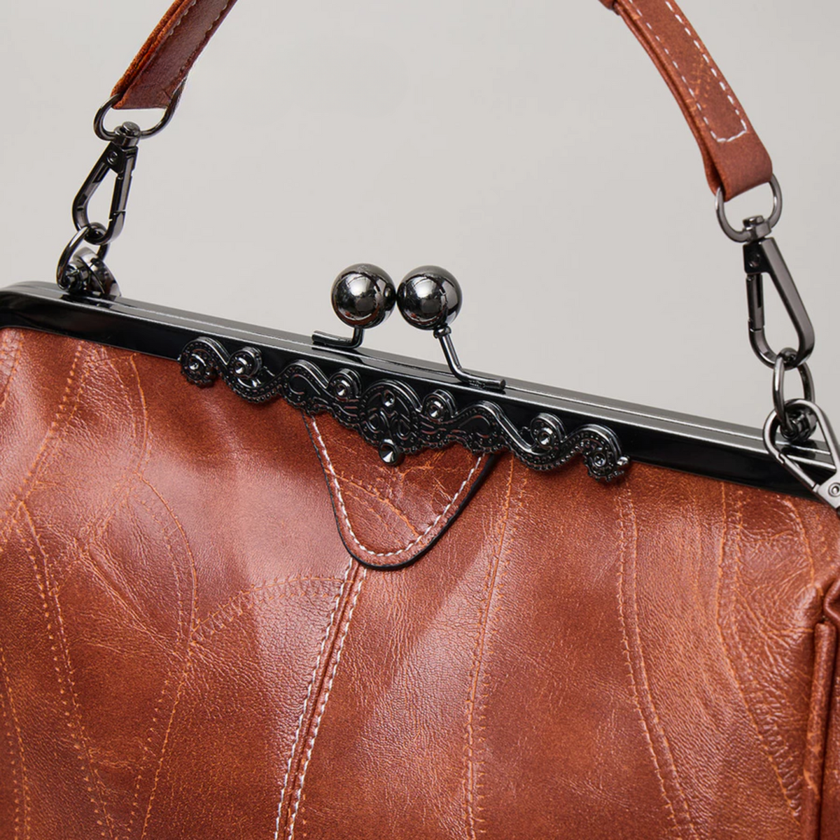 Bolsa Vintage com Alça Superior Adelyne